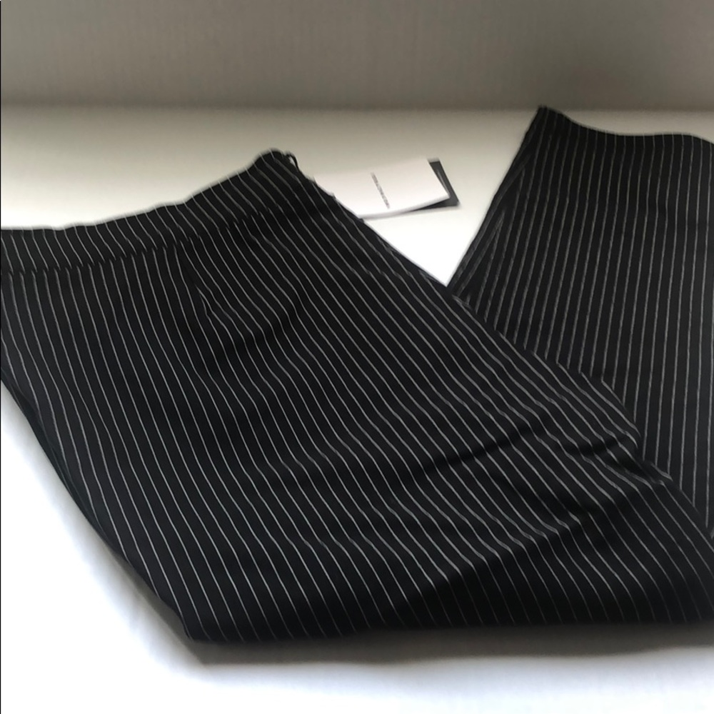 Cropped high rise stretch 27inseam black pinstripe